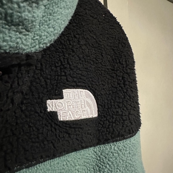 Women’s North Face Jacket - Picture 4 of 5